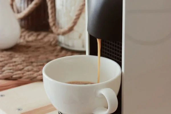 Manual vs. Automatic Coffee Makers: Which One Should You Choose?