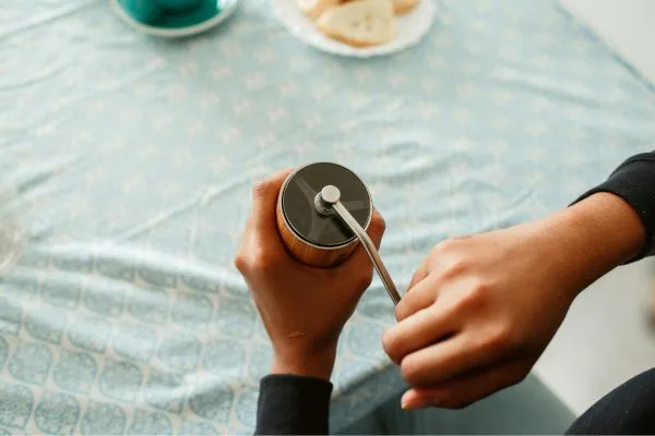 Best Manual Coffee Grinders for Travel and Home Use (2025 Review)